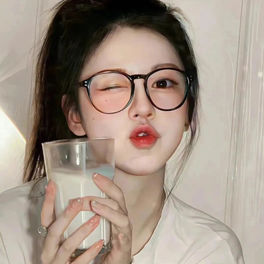 举杯畅饮的姐姐们